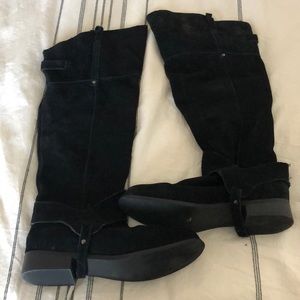 Black knee high boots with stirrup